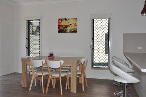 Seadaze 1 - Rainbow Beach, Gorgeous Unit Close To The Beach, Aircon, Pool - Accommodation Search 2