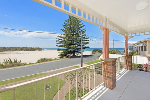 SEASCAPE - An Enticing Lakeside Escape - Accommodation Search 0