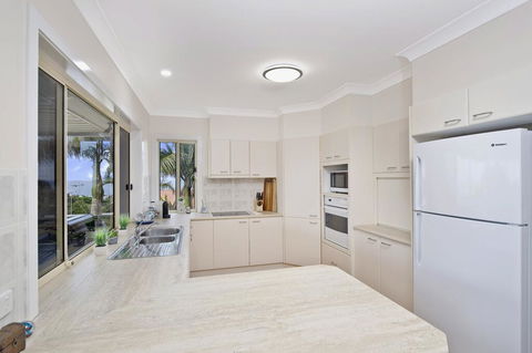 SEAVIEW DREAM - Bonny Hills - Accommodation Search 3