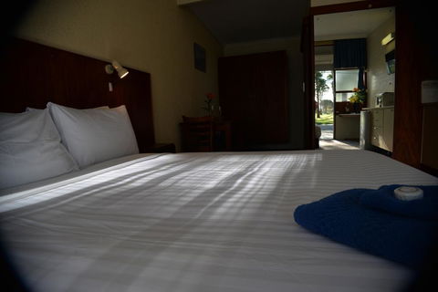 Ship Inn Motel - Accommodation Search 2