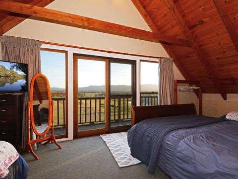 Silver Springs (4br) Cottage, With Wifi, Views, Olives And Space . Fireplace, Views, Olives And Space - Accommodation Search 2