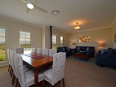 Silver Springs Estate 4br House + 6br House With Wifi, Pool. Fireplace, Views, Olives And Space - Accommodation Search 3