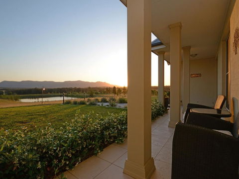 Silver Springs Estate 4br House + 6br House With Wifi, Pool. Fireplace, Views, Olives And Space - Accommodation Search 1