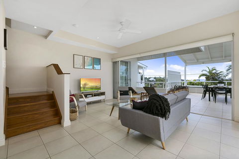 Silver, Sunrise Beach - Accommodation Search 1