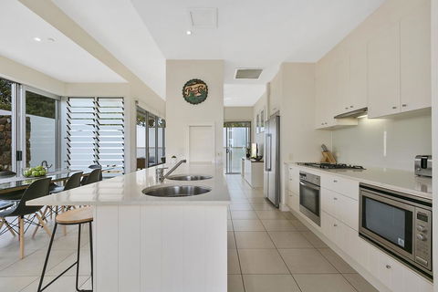 Silver, Sunrise Beach - Accommodation Search 3