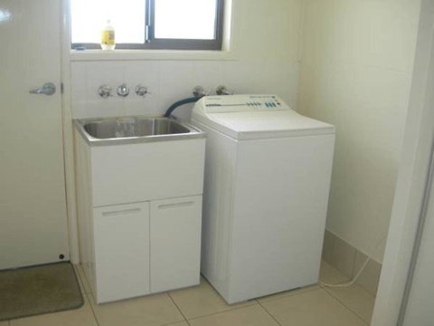 Sinclair - Rainbow Beach, Modern Beach House Close To Everything, Free Wi-Fi - Accommodation Search 1