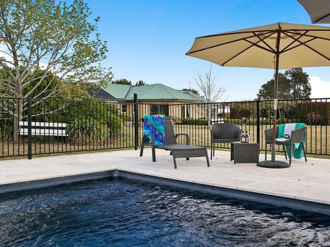 Sinden Park - Garden, Swimming Pool, Rural Vistas - Accommodation Search 1