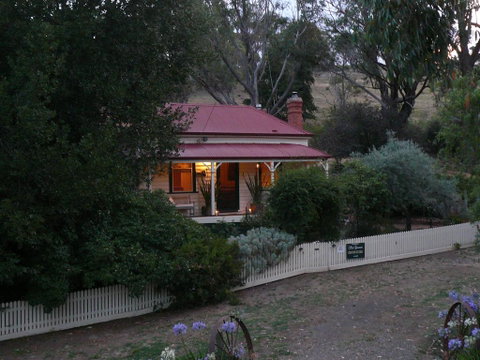 Sinnamons Cottage - Accommodation Search 0