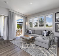 Sleek modern and comfortable on Hastings Street - Accommodation Search