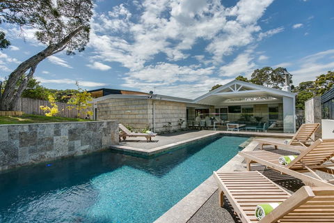Sorrento Beauty With Sparkling Pool - Accommodation Search 0