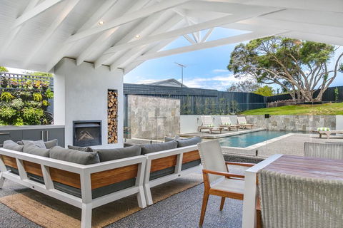 Sorrento Beauty With Sparkling Pool - Accommodation Search 3
