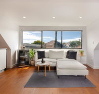 Spacious 2 Bed House 2 AC and Free Street Parking - Accommodation Search