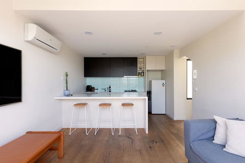 Spacious 2 Bedroom Inner City Townhouse With Private Rooftop - Accommodation Search 2