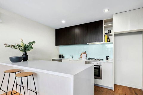 Spacious 2 Bedroom Inner City Townhouse With Private Rooftop - Accommodation Search 3