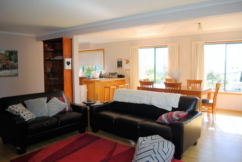 Spacious And Central To CBD - Accommodation Search 0
