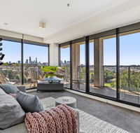 Spacious and Sunny Modern Apartment with City View - Accommodation Search