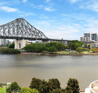 Spacious Executive 3 Bedroom - Brisbane CBD - Views - Pool - WIFI - Free parking - Accommodation Search