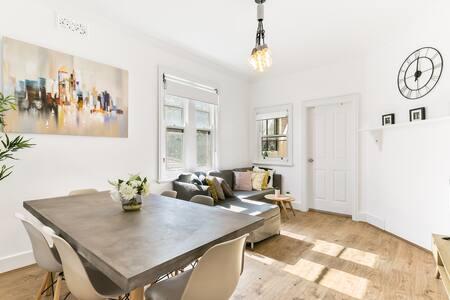 Spacious Harbour View 4bd Home In Sydney CBD - Accommodation Search 0