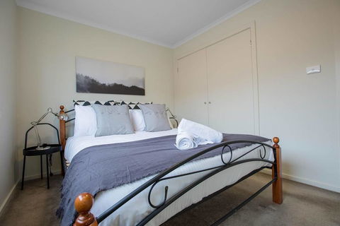 Spacious Lovely 5Beds Home@Point Cook - Accommodation Search 2