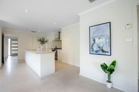 Spacious Lovely 5Beds Home@Point Cook - Accommodation Search 3