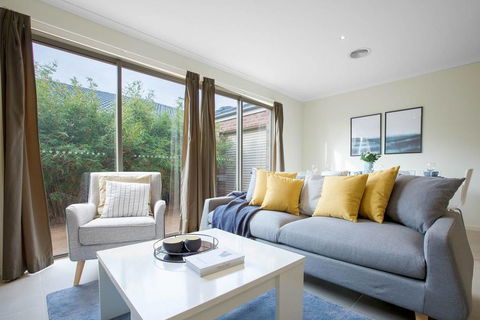 Spacious Lovely 5Beds Home@Point Cook - Accommodation Search 0
