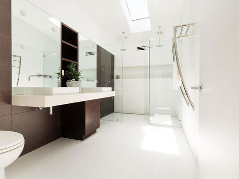 Spinnakers Waterfront - Accommodation Search 1