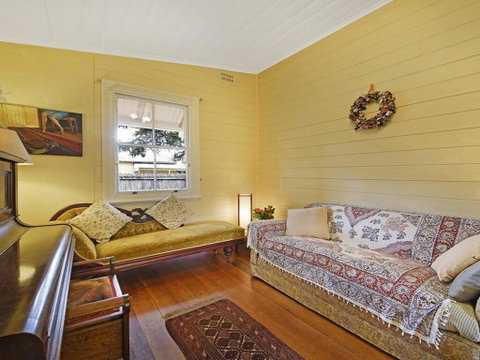 Station Masters Cottage - Classic Quaint & Nostalgia - Accommodation Search 2