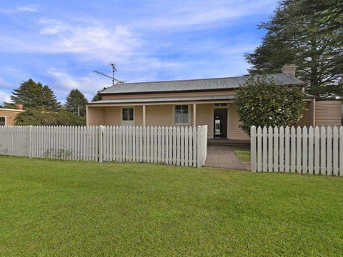 Station Masters Cottage - Classic Quaint & Nostalgia - Accommodation Search 0