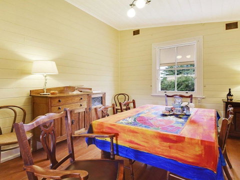 Station Masters Cottage - Classic Quaint & Nostalgia - Accommodation Search 3