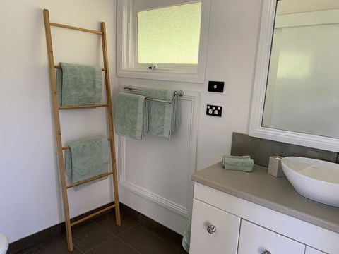 Stephanies Country Cottages - Accommodation Search 3