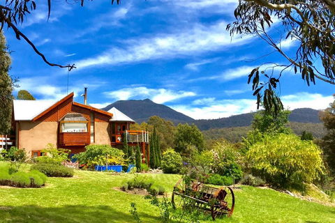 STUNNING HOME WITH AMAZING VIEWS - Just 20 Mins To The City And Only 10 To MONA! - Accommodation Search 1