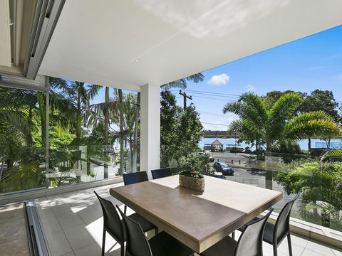 Stunning Riverfront Apartment In Noosaville - Unit 2 Wai Cocos 215 Gympie Terrace - Accommodation Search 0