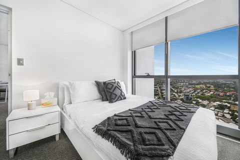 Stunning Views On The 41st Floor - Accommodation Search 1