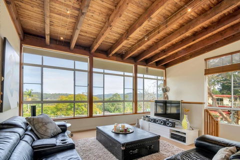 STYLISH & RELAXED LAKE HOME // NARRABEEN - Accommodation Search 3