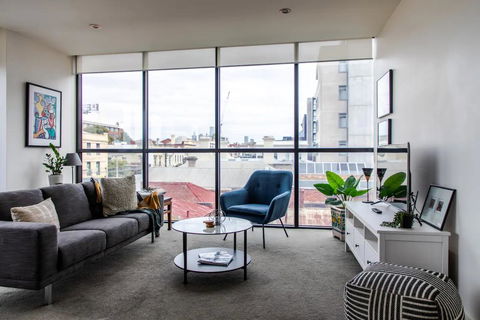 Stylish 1 Bedroom Hideaway In Richmond - Accommodation Search 0