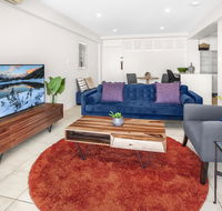 Stylish 2-Bed Apartment with Sweeping River Views - Accommodation Search