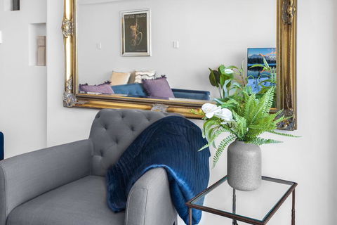 Stylish 2-Bed Apartment With Sweeping River Views - Accommodation Search 3