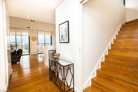 Stylish Inner City Penthouse Apartment - Accommodation Search 1