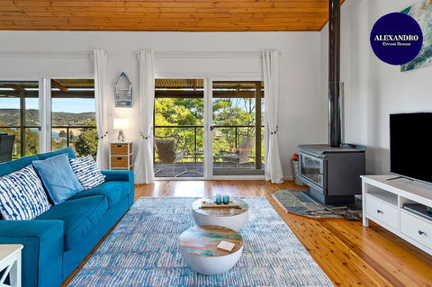 Stylish Renovated Home - Ocean Views - Fireplace - Accommodation Search 0