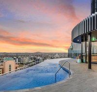 Stylish Resort Living in the City - Accommodation Search