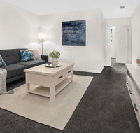 Stylish Split Level Apartment 13 Minutes From City - Accommodation Search