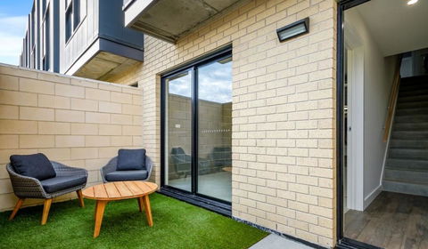 Stylish Townhouse - Accommodation Search 3