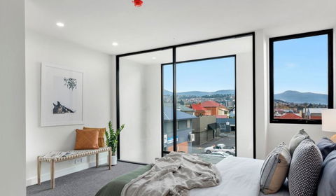 Stylish Townhouse - Accommodation Search 1
