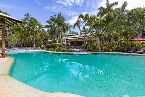 Stylish Tropical Oasis Apartment With Hot Tub And Four Pools - Accommodation Search 1