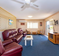 Stylish Unit Opposite Foreshore - Sylvan Beach Esp Bellara - Accommodation Search