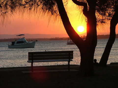 Stylish Unit Opposite Foreshore - Sylvan Beach Esp, Bellara - Accommodation Search 1