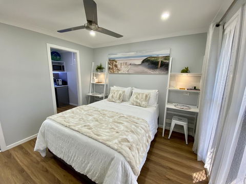 STYLISH UNIT - CLOSE TO DREAMWORLD - Accommodation Search 1