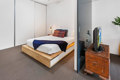 Stylish Valley Unit With Terrace, Parking And Pool - Accommodation Search 3