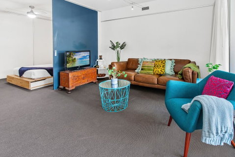 Stylish Valley Unit With Terrace, Parking And Pool - Accommodation Search 1