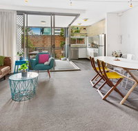 Stylish Valley Unit with Terrace Parking and Pool - Accommodation Search